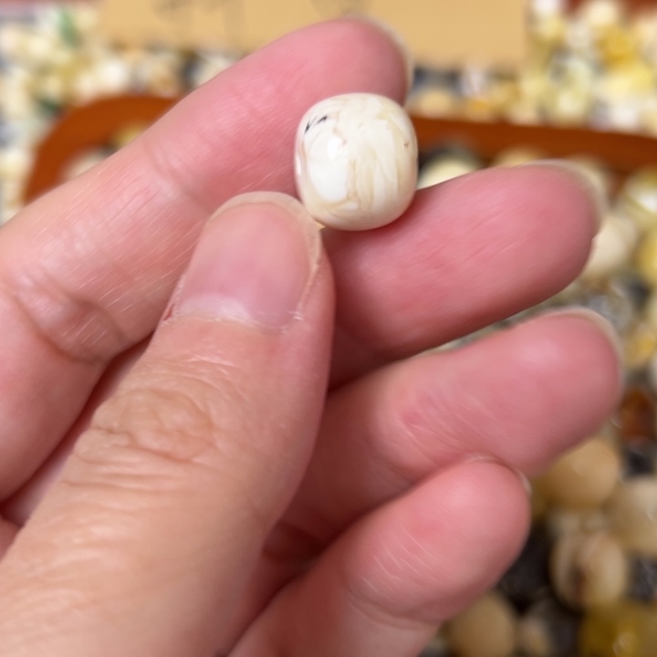 蜜蜡未镶嵌裸石12mm一个