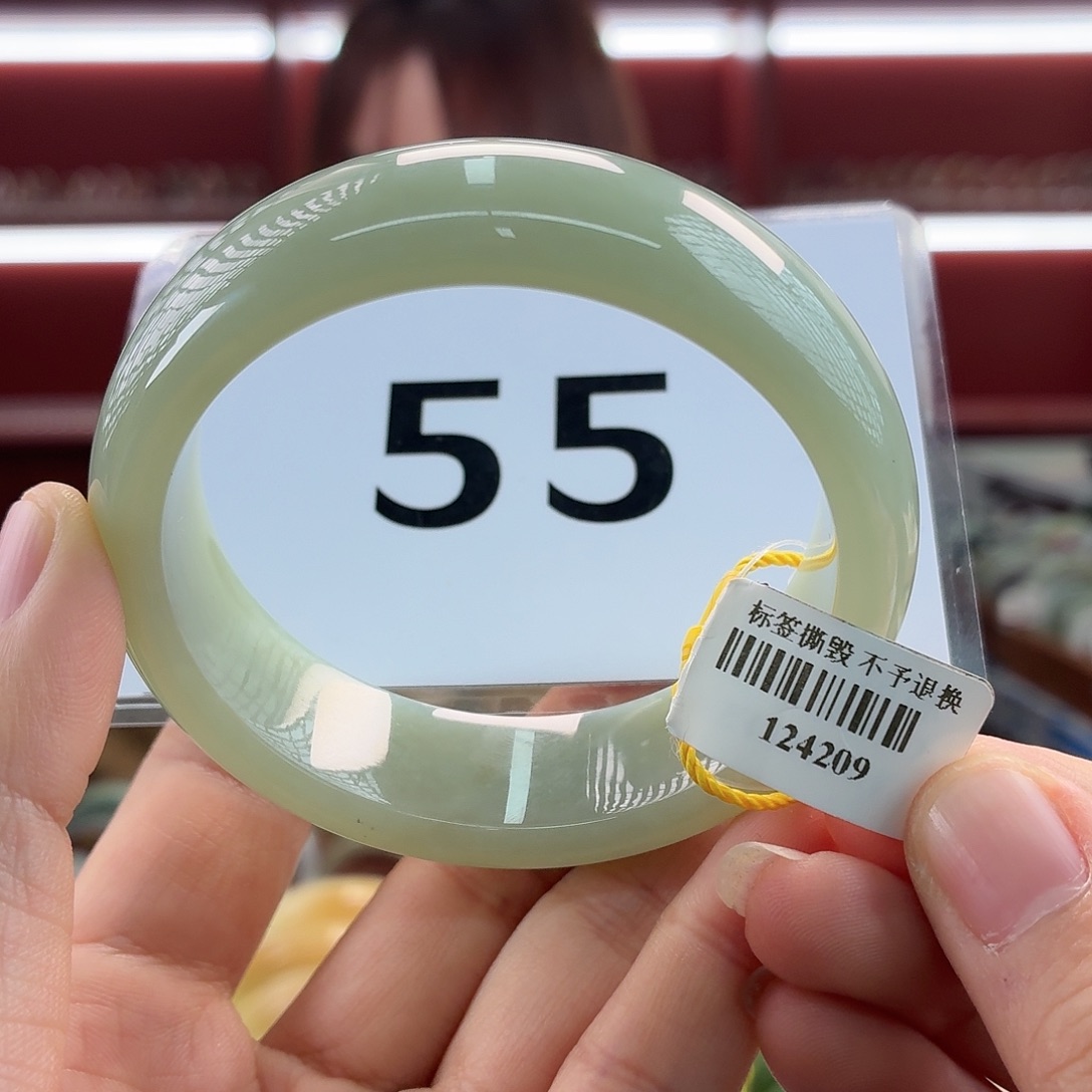 和田玉未镶嵌手镯微瑕