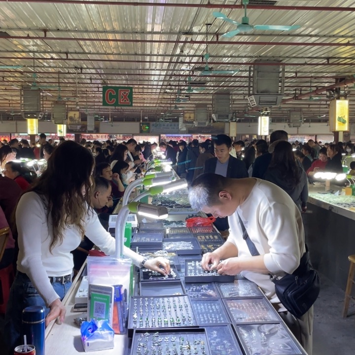 定制翡翠未镶嵌报题材，报预算