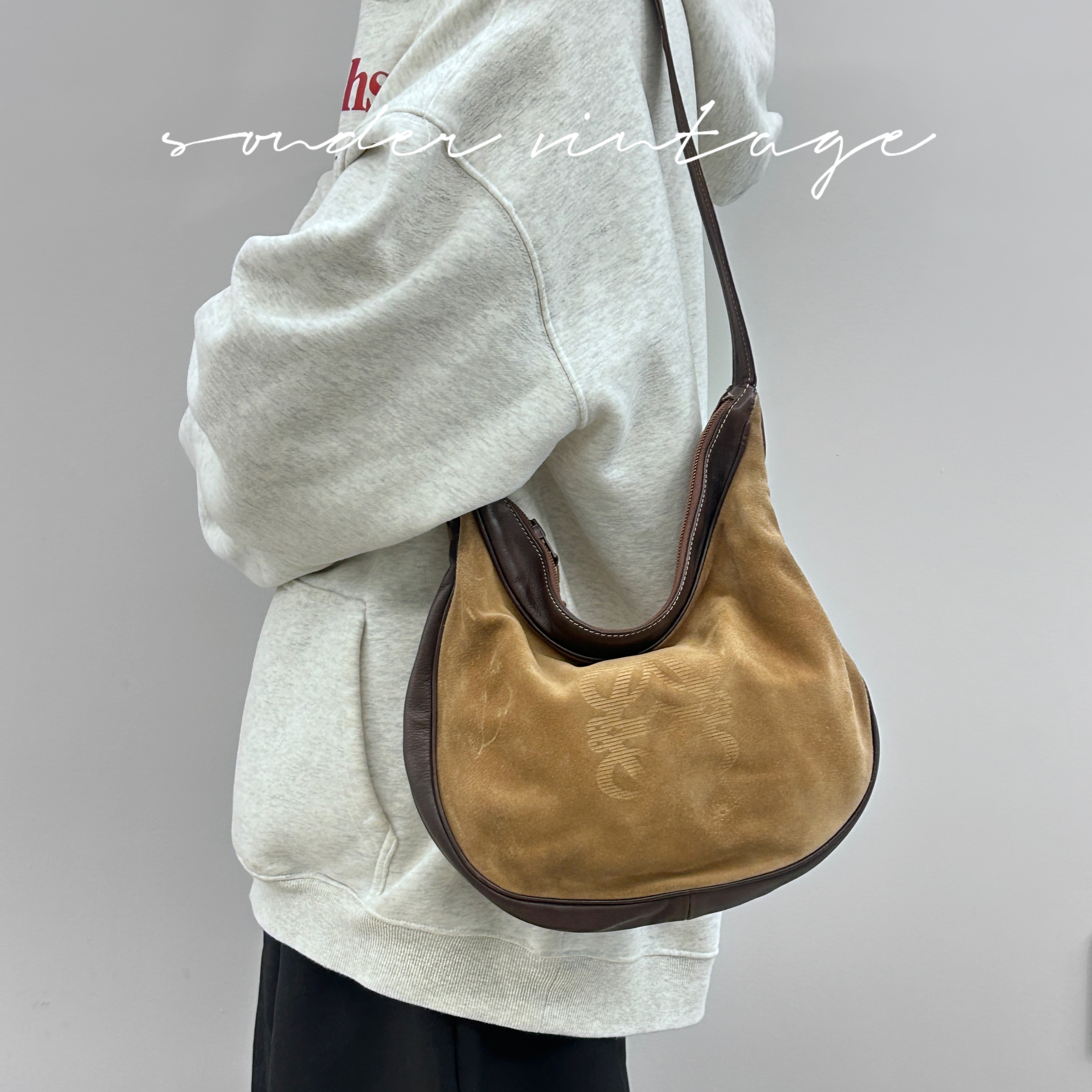 95新 LOEWE/罗意威 罗意威麂皮斜挎包