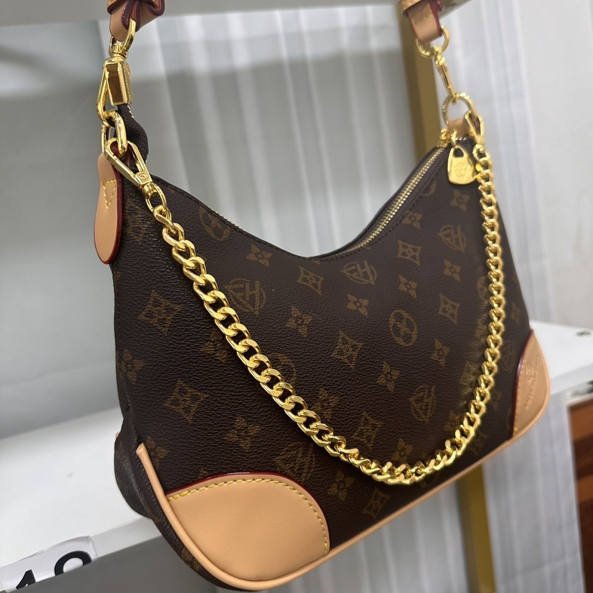 轻奢女包法式时尚单肩腋下斜挎包中古气质女神包牛角包