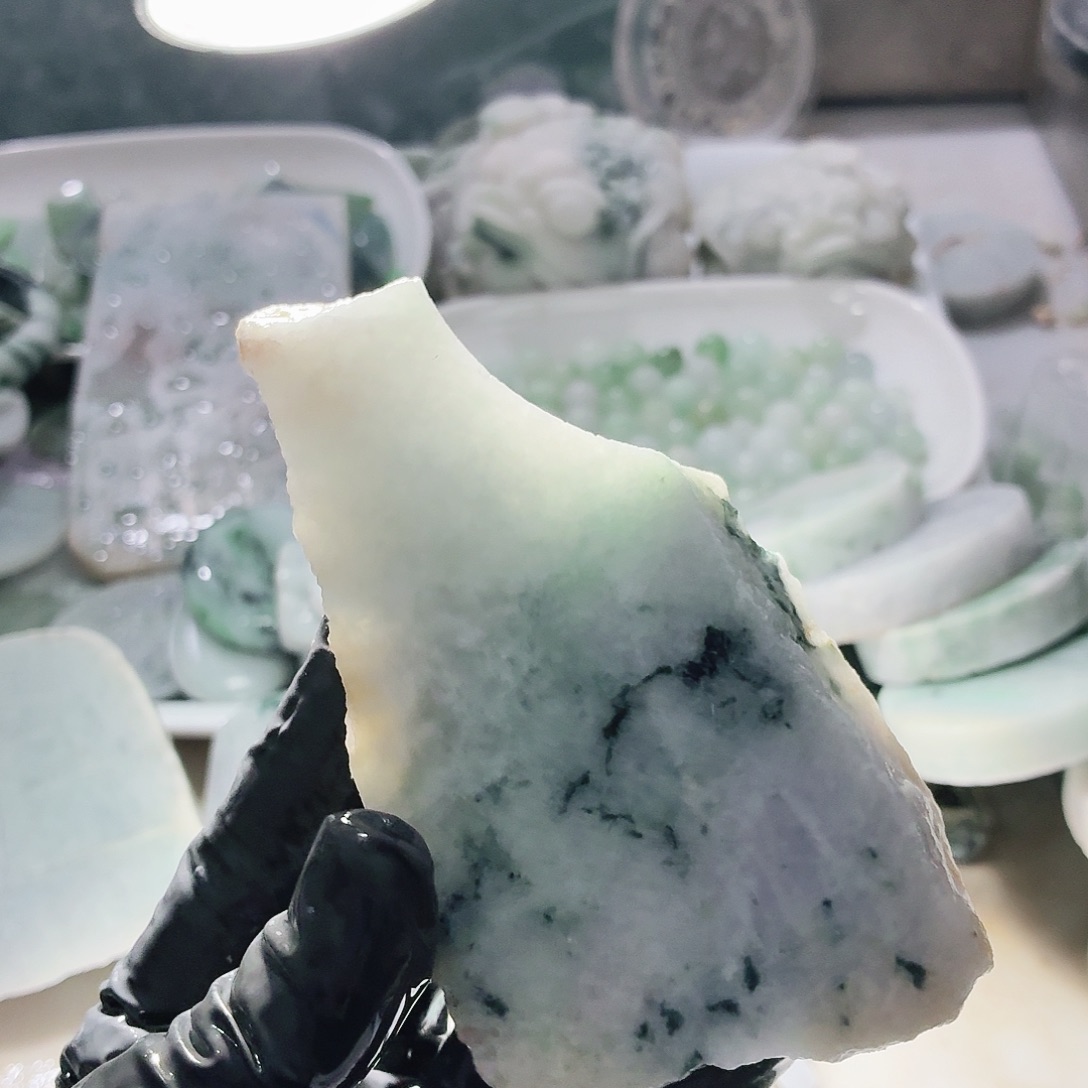 翡翠未镶嵌颈饰边角料