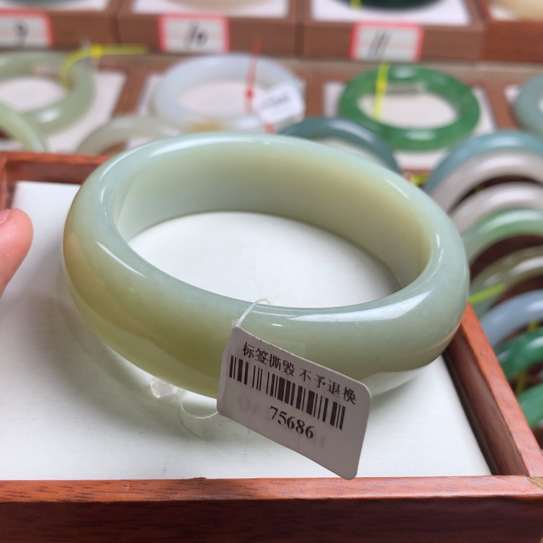 和田玉手镯未镶嵌60