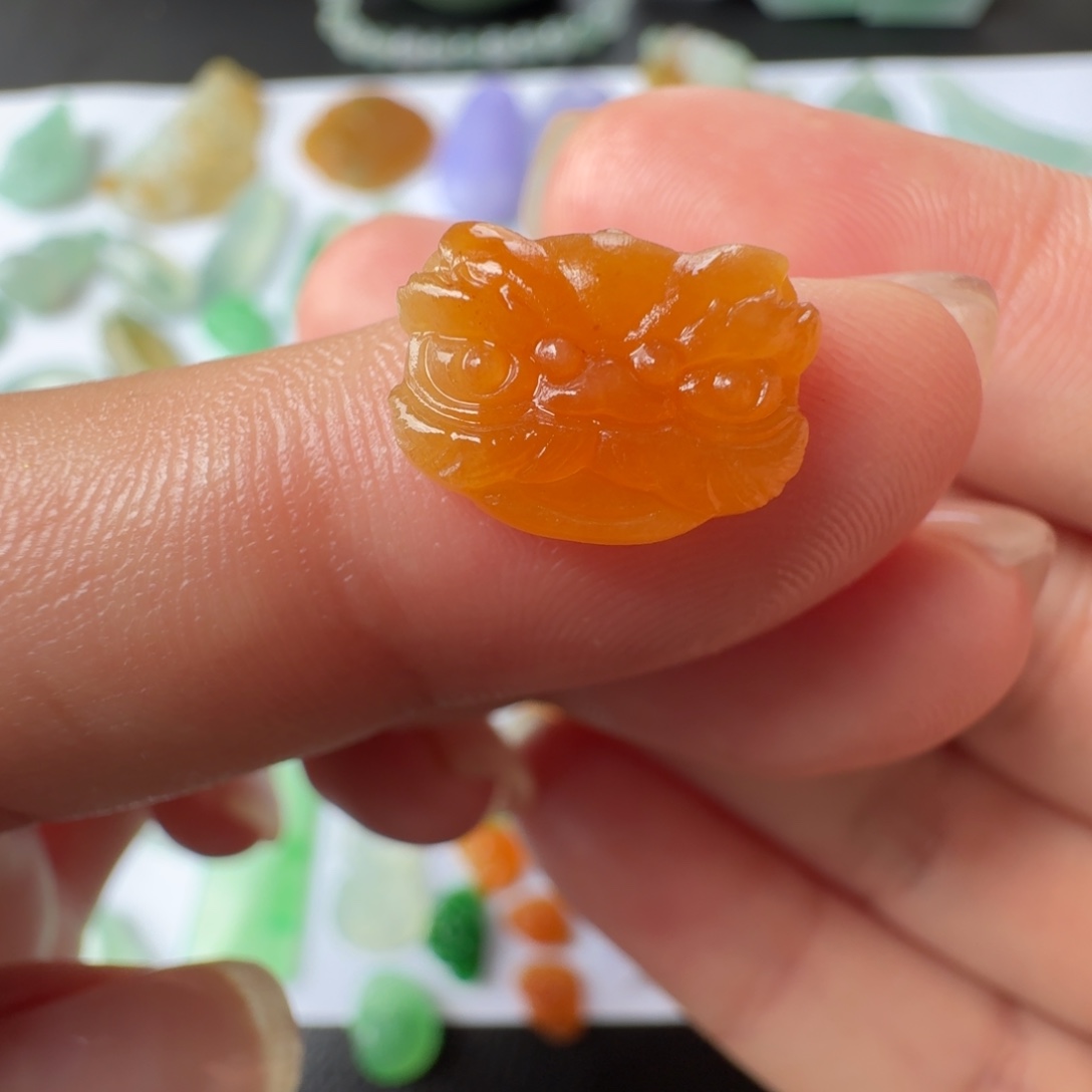 定制翡翠未镶嵌天然红翡醒狮