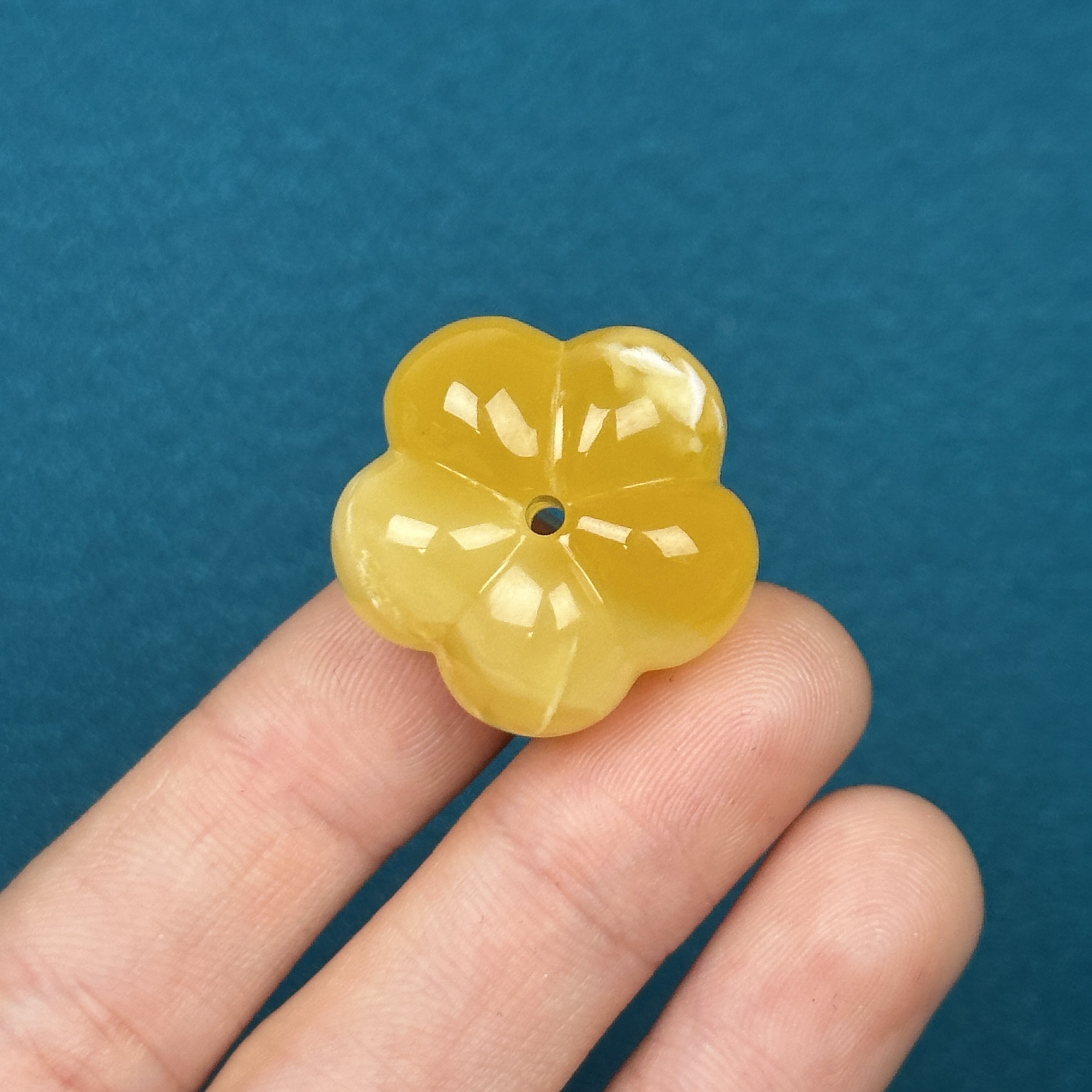 K2009天然原矿蜜蜡 浓蜡五瓣花 23.2*13mm支持复检假一罚十