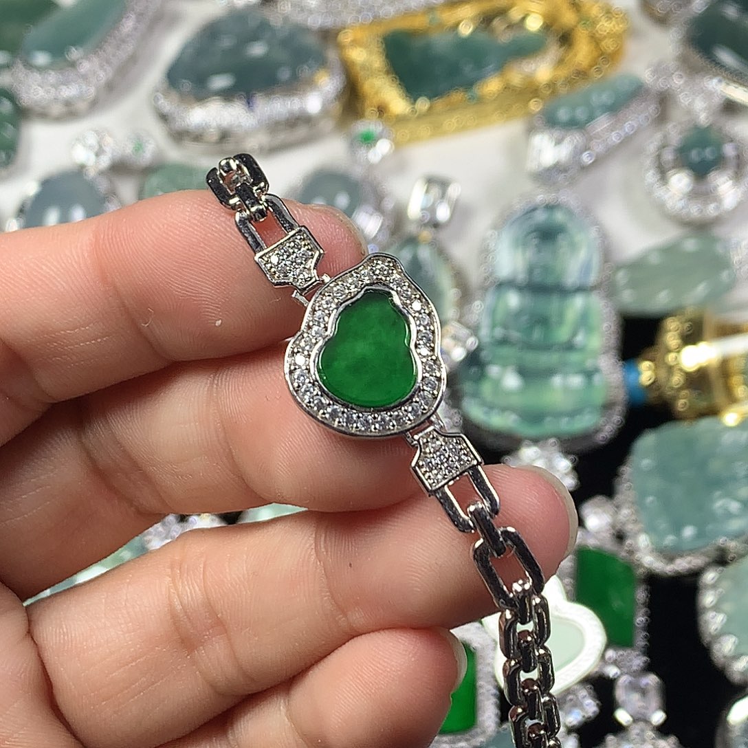 翡翠未镶嵌颈饰手链