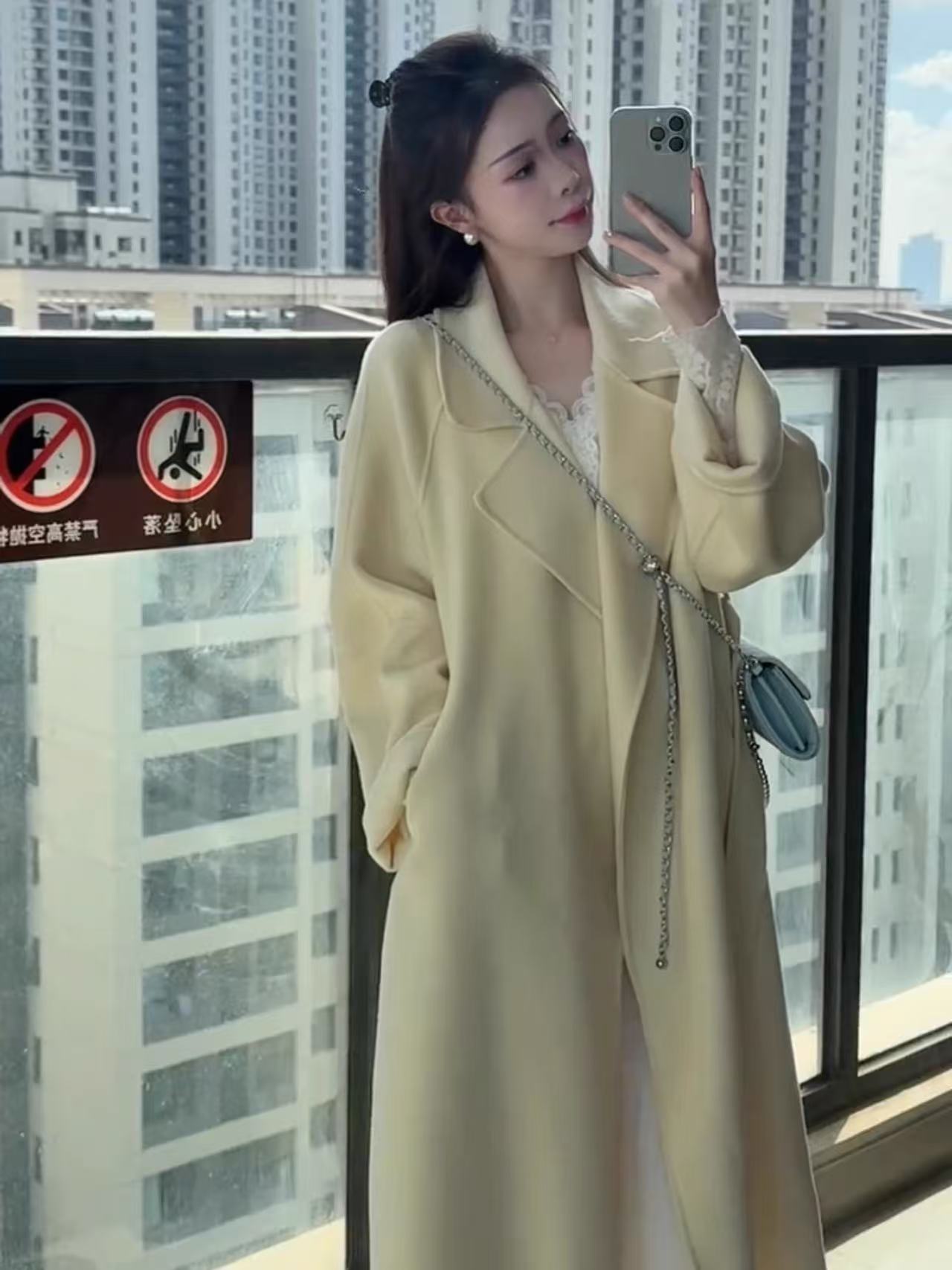 22099 秋冬女士翻领气质大衣 三楼