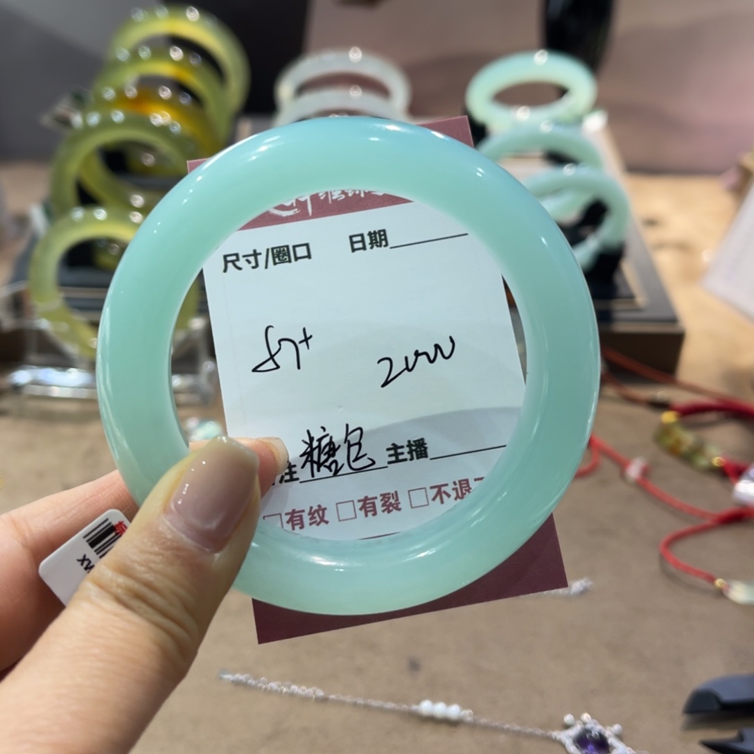 蛇纹石玉手镯未镶嵌糖**妈手镯