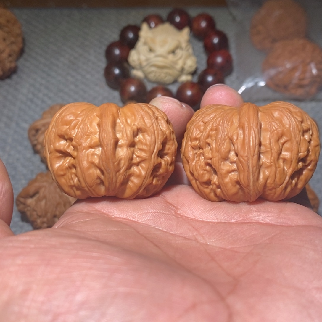 塔***姆文玩核桃吊坠44元宝。 