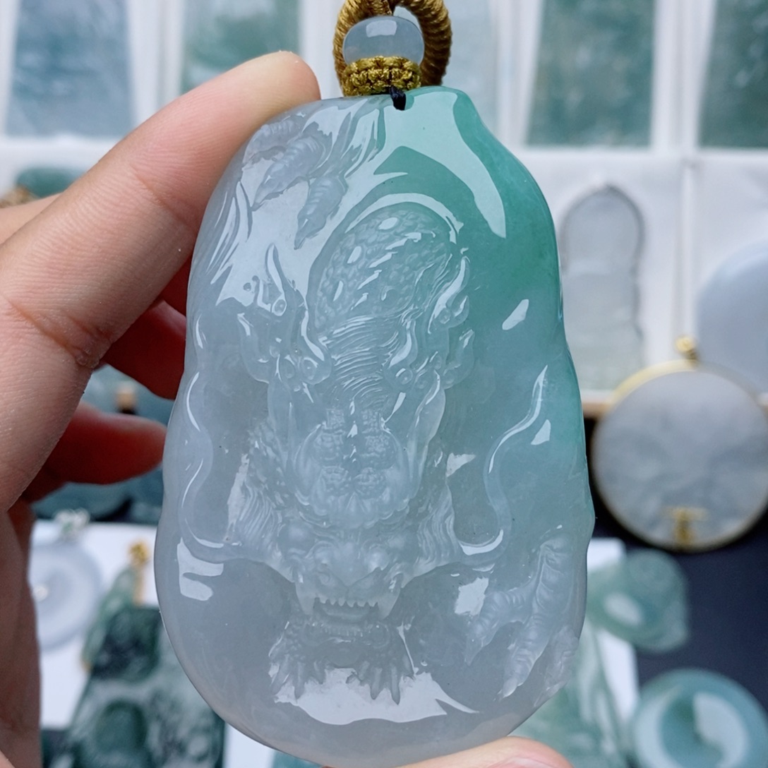 不***翁颈饰未镶嵌翡翠龙