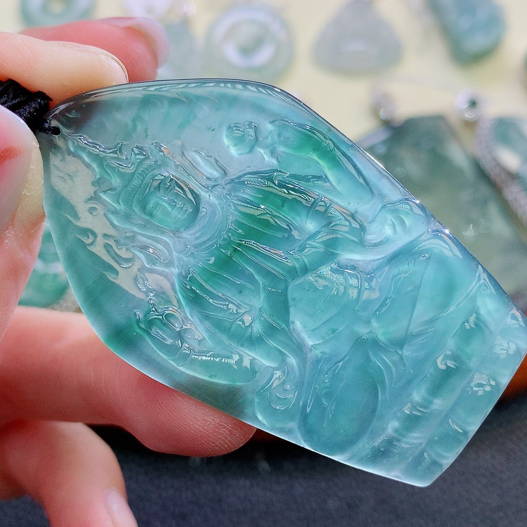 翡翠颈饰未镶嵌翡翠