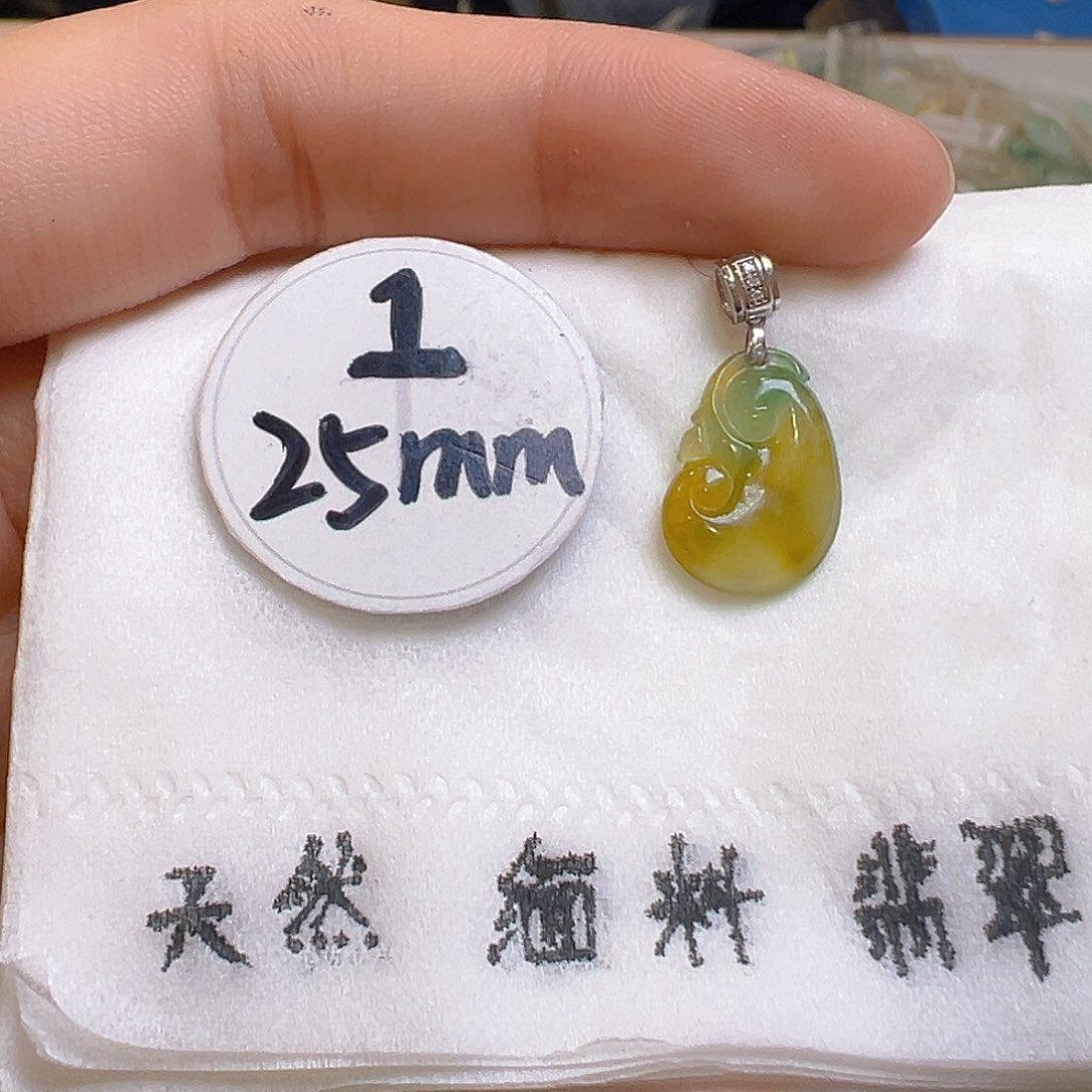 翡翠颈饰18K金镶嵌翡翠