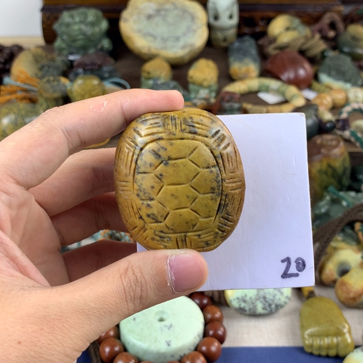 岫岩河磨玉（透闪石质玉）未镶嵌珠宝奇石圣**握