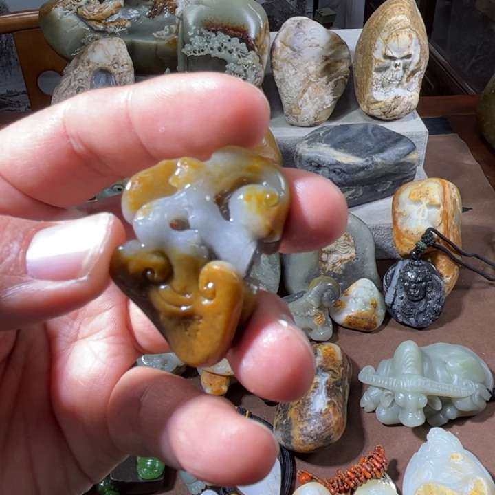 贪***子和田玉未镶嵌挂件