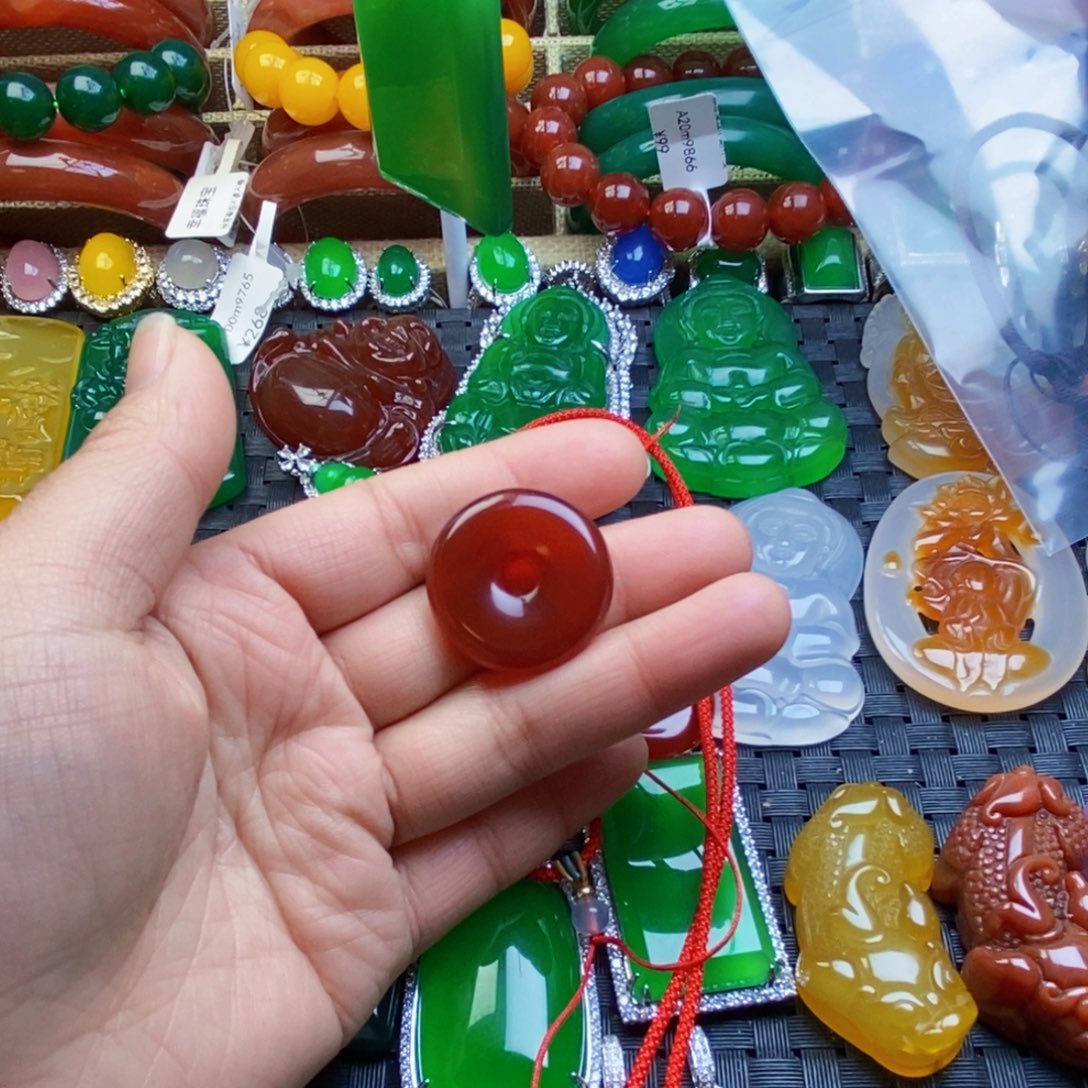 熙****玛瑙/玉髓未镶嵌颈饰