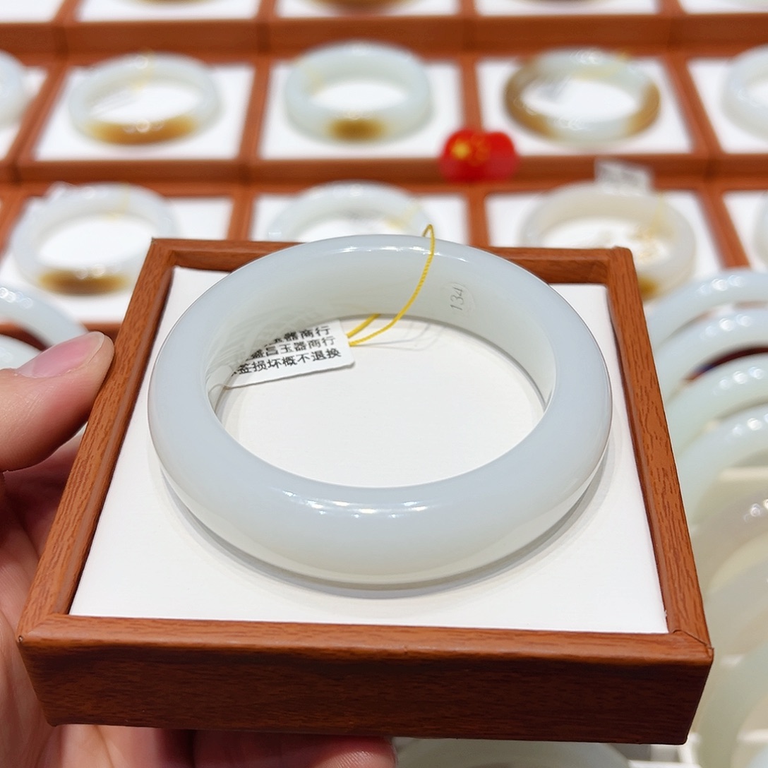 和田玉手镯未镶嵌羊脂白玉