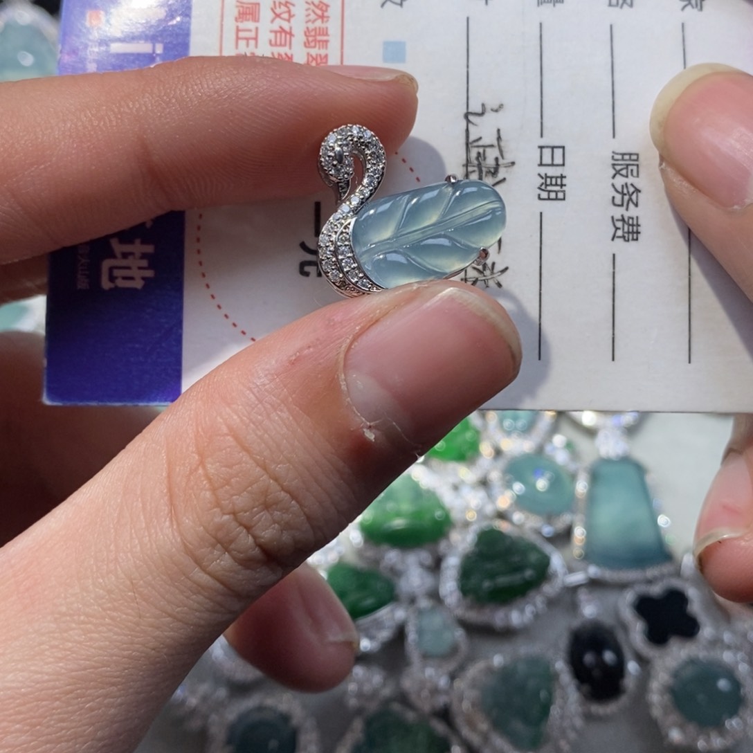 翡翠颈饰未镶嵌翡翠