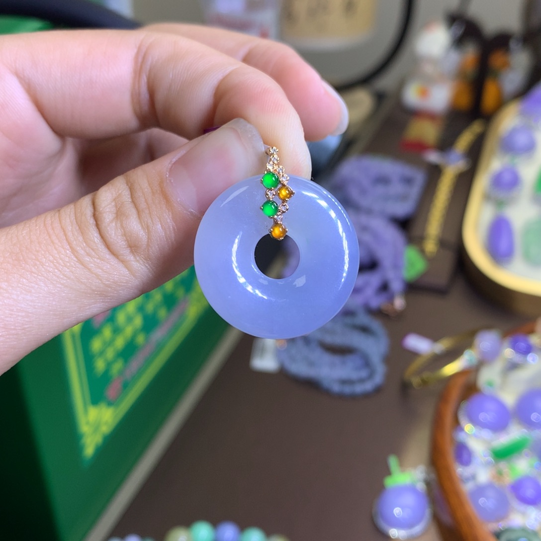 翡翠颈饰18K金镶嵌翡翠