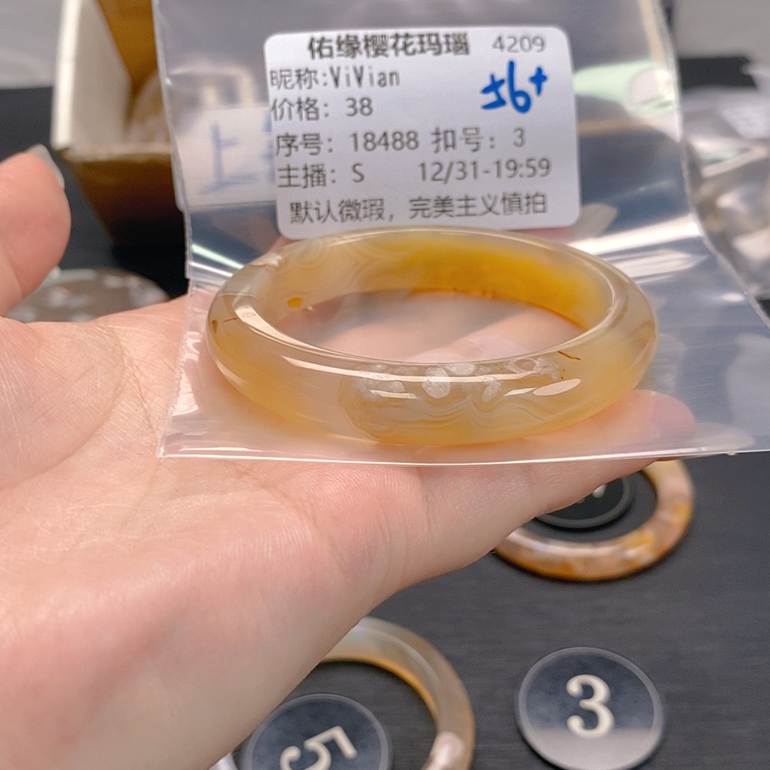 手镯玛瑙/玉髓未镶嵌V****n