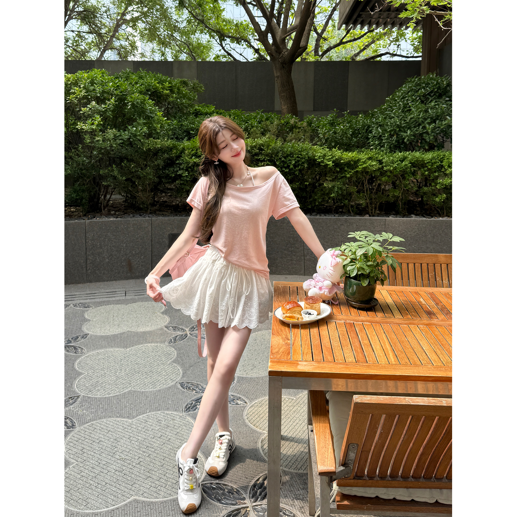 GA盈瓷 镂空绣花亲肤透气花瓣蕾丝花边短裙女夏半身裙 25SS0762