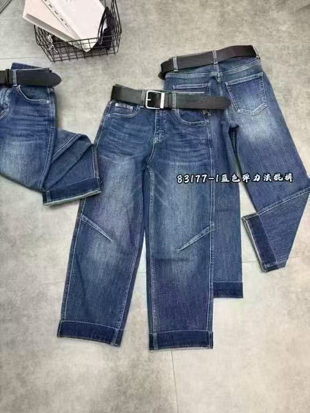 春款薄料蓝色牛仔裤