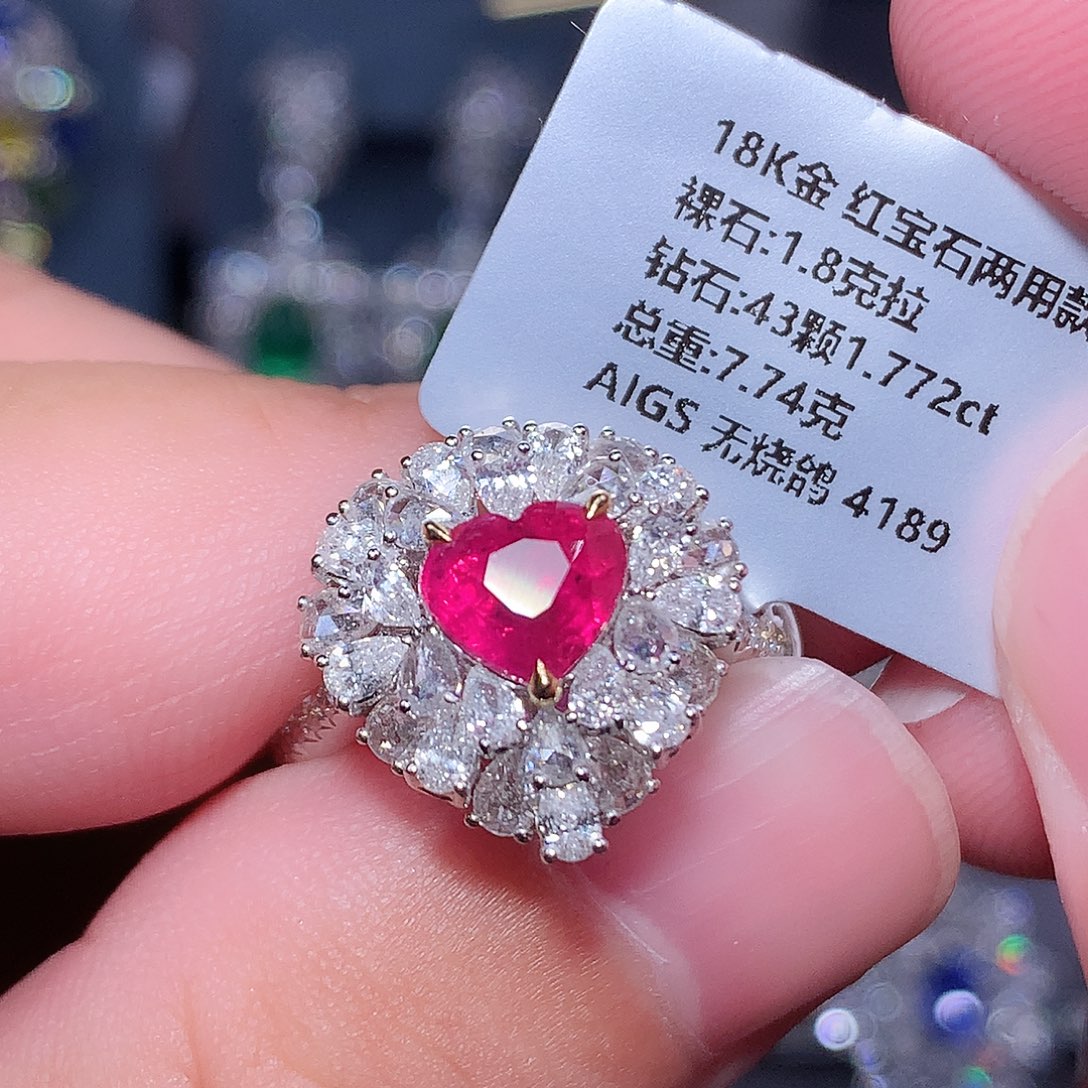 红宝石戒指18K金镶嵌