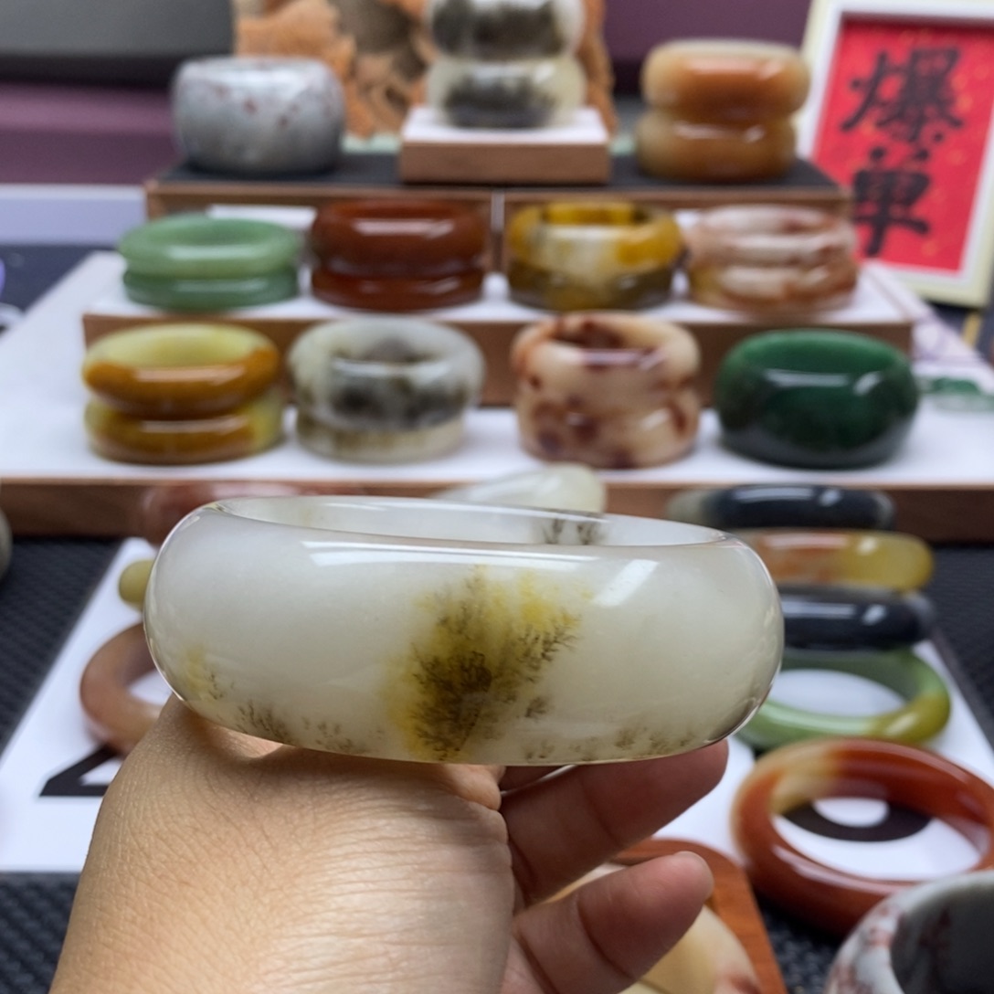 石英质玉手镯未镶嵌棉*