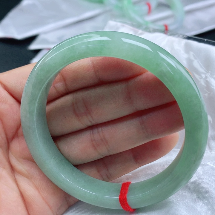 翡翠手镯未镶嵌58+果绿翡翠手镯