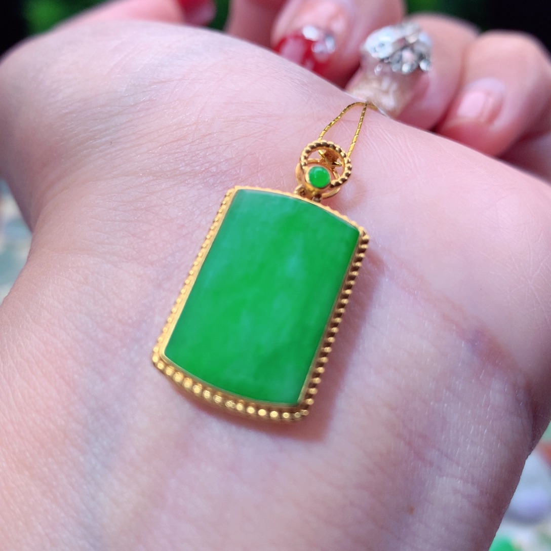 翡翠吊坠(不含链)18K金镶嵌