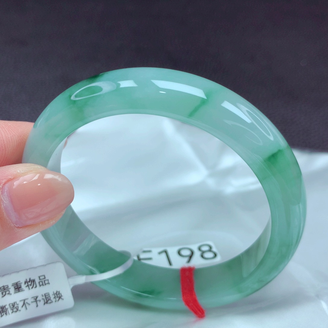 翡翠手镯未镶嵌手镯88