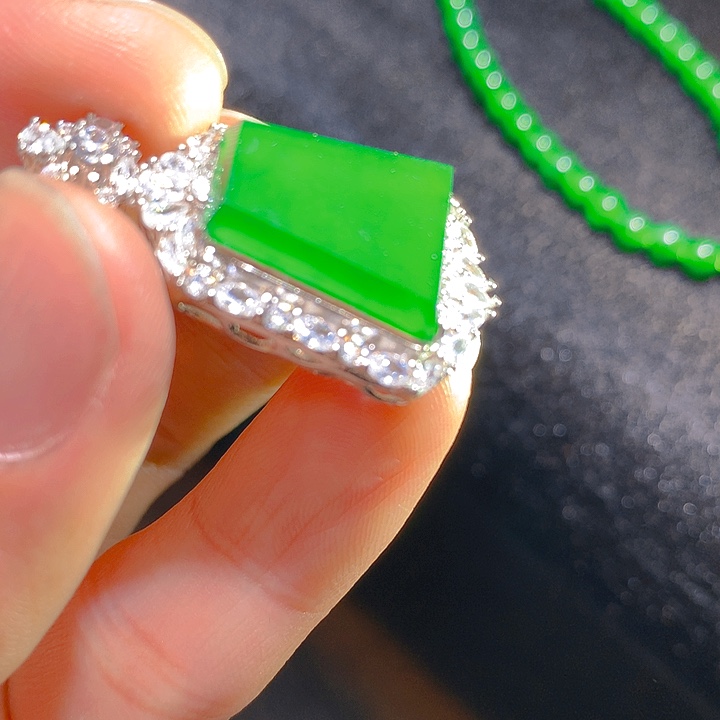 【闪购商品】翡翠颈饰银S925镶嵌翡翠