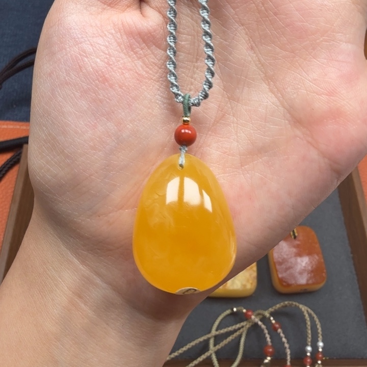 蜜蜡未镶嵌吊坠(赠链)