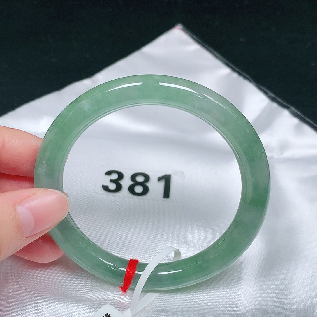 未镶嵌手镯（圆镯）翡翠