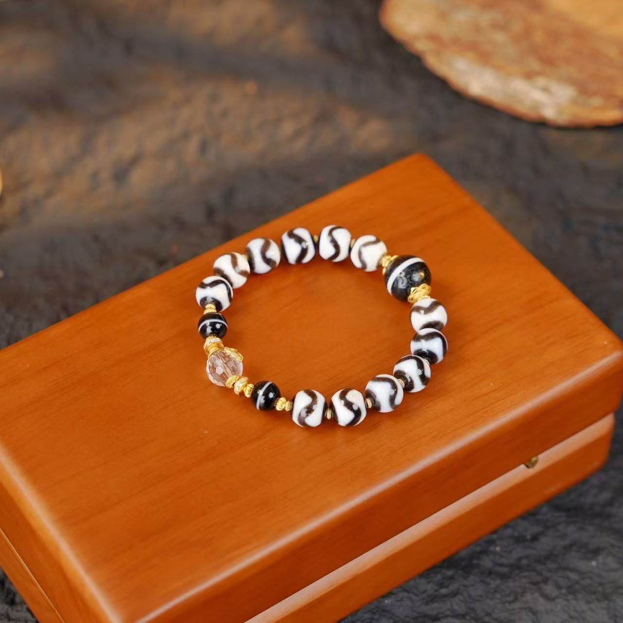 玛瑙/药师牙牙白水手串多样性发其一（TZSL-04）