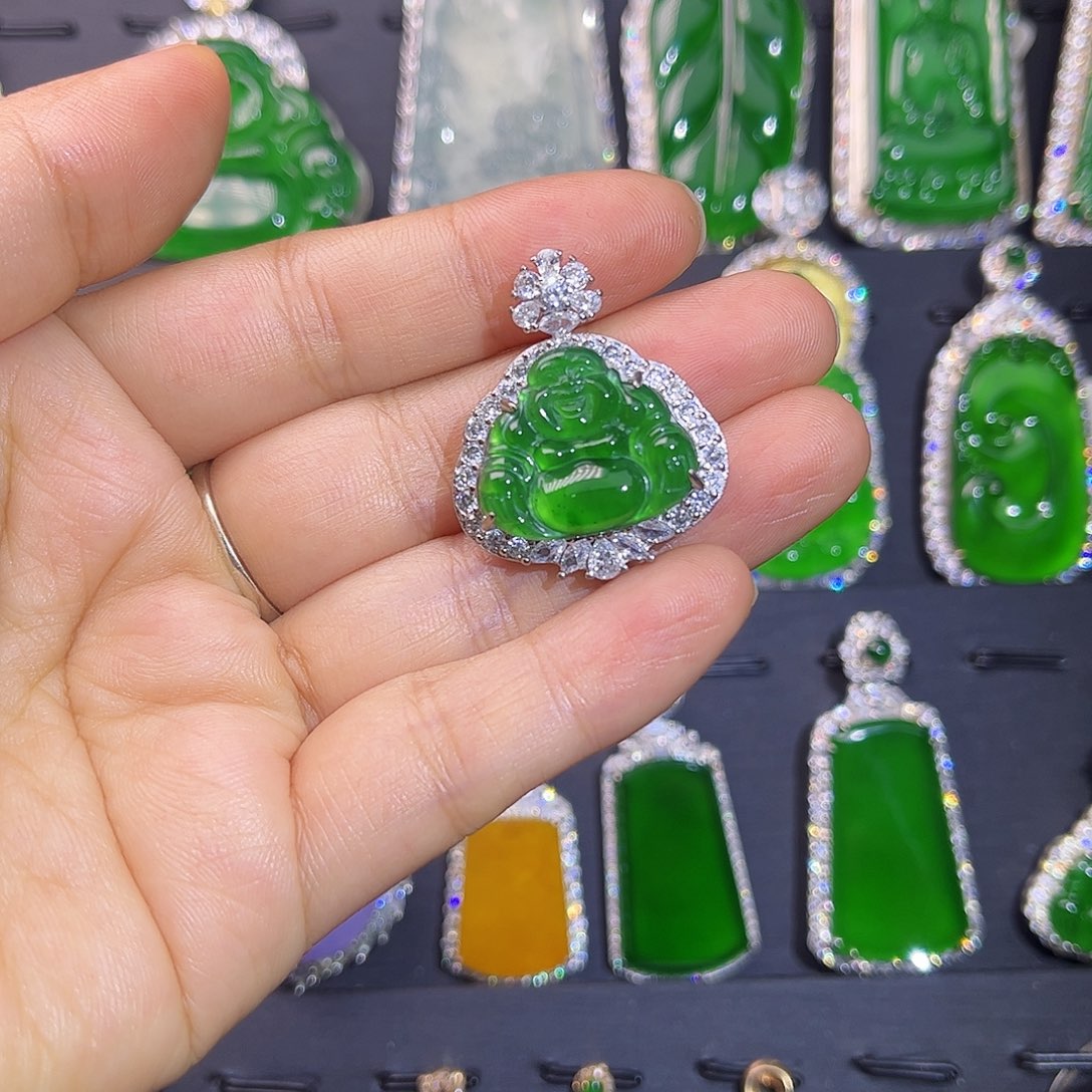 翡翠未镶嵌颈饰佛