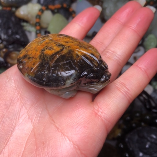 和田玉未镶嵌把件