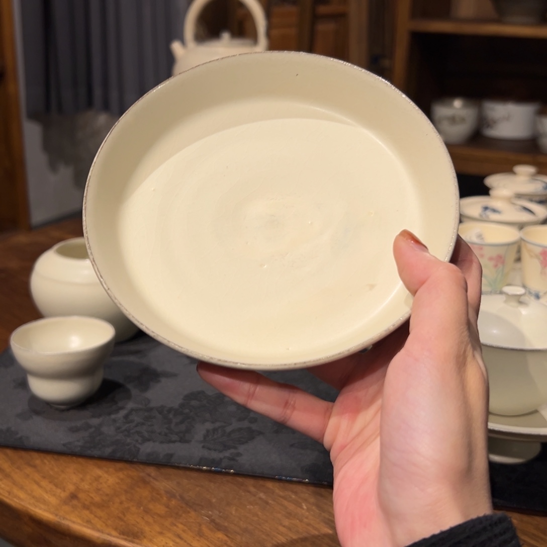 摆件陶瓷。      陶瓷。        