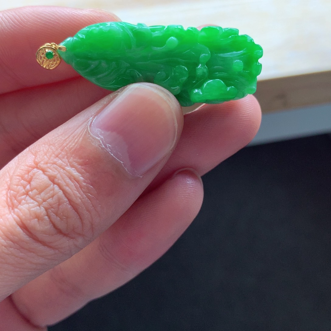 翡翠颈饰18K金镶嵌吊坠