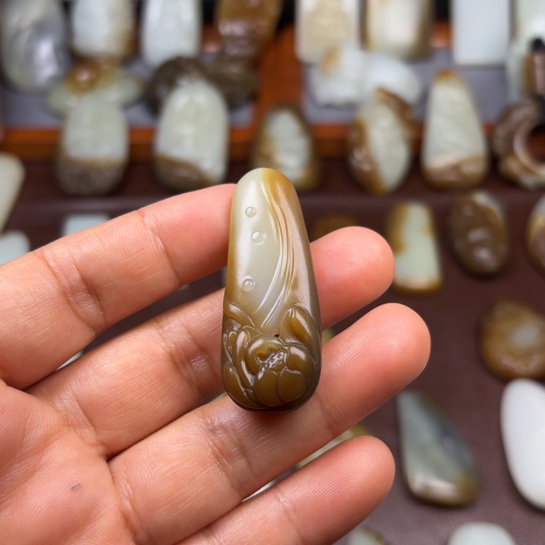 和田玉（糖玉）颈饰未镶嵌