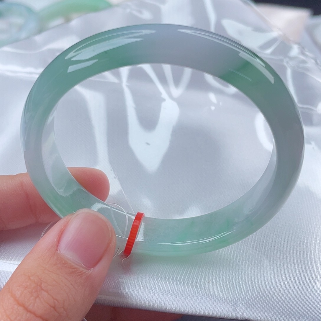 翡翠手镯（贵妃镯）未镶嵌54贵妃