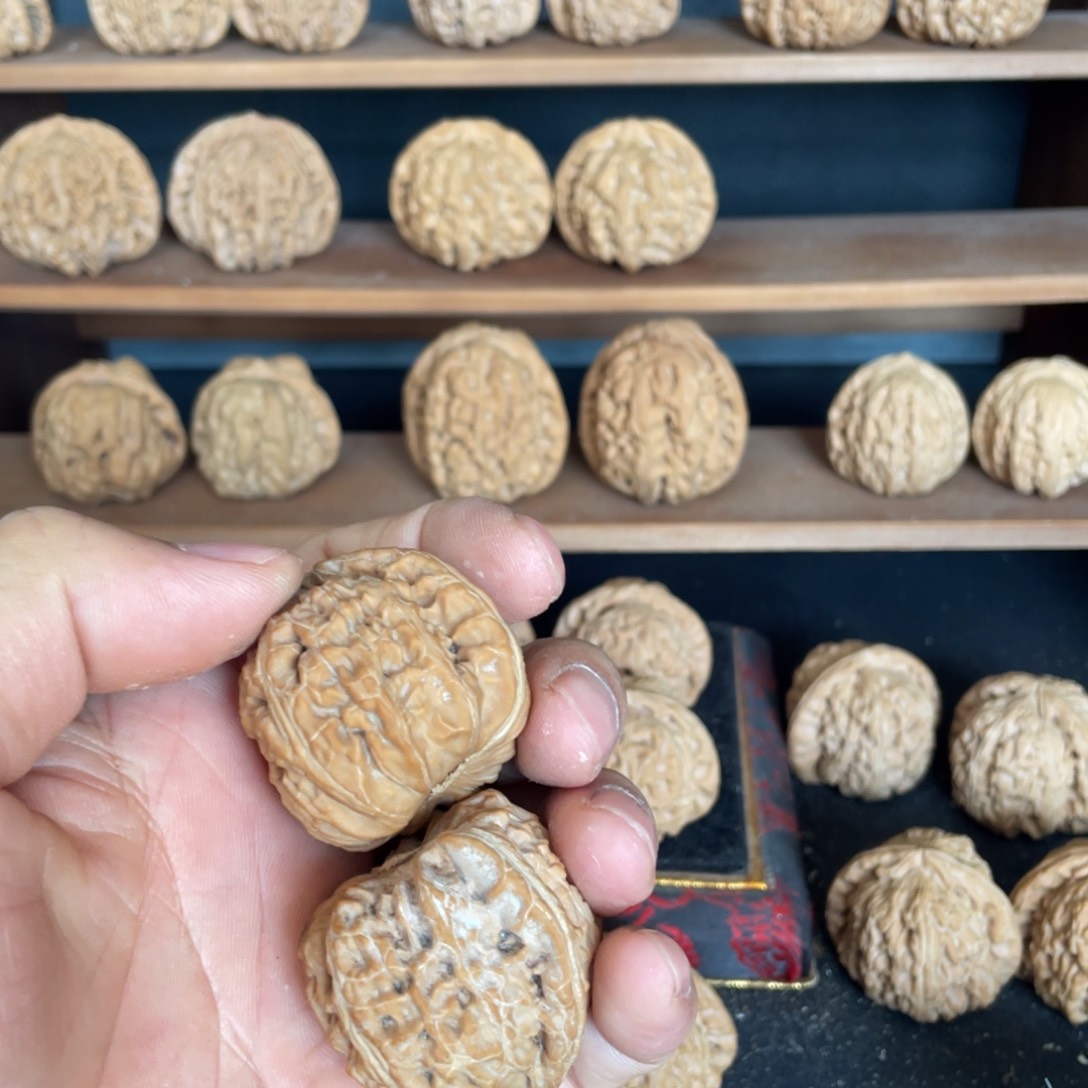 J****W文玩核桃手把件啊