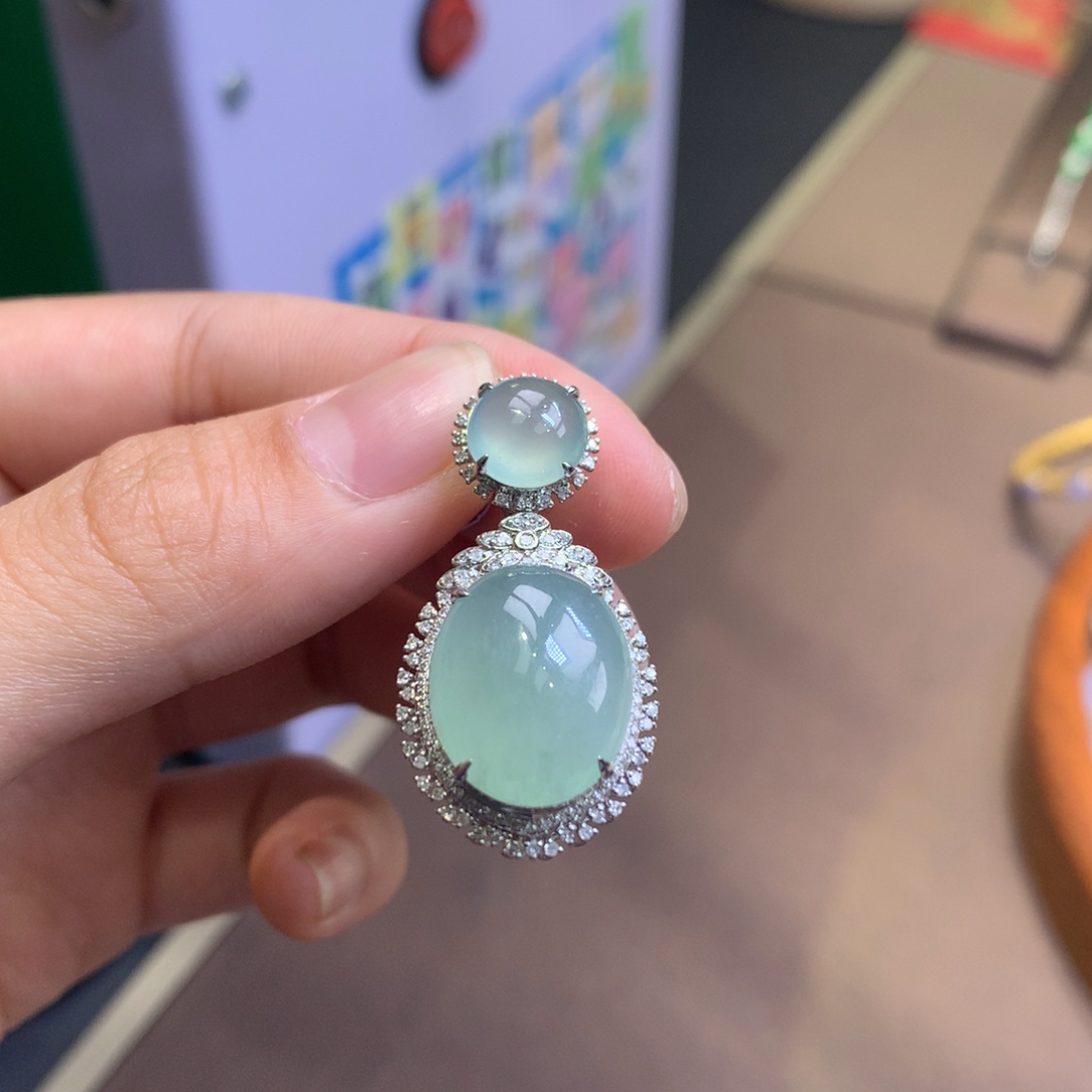 翡翠18K金镶嵌颈饰翡翠