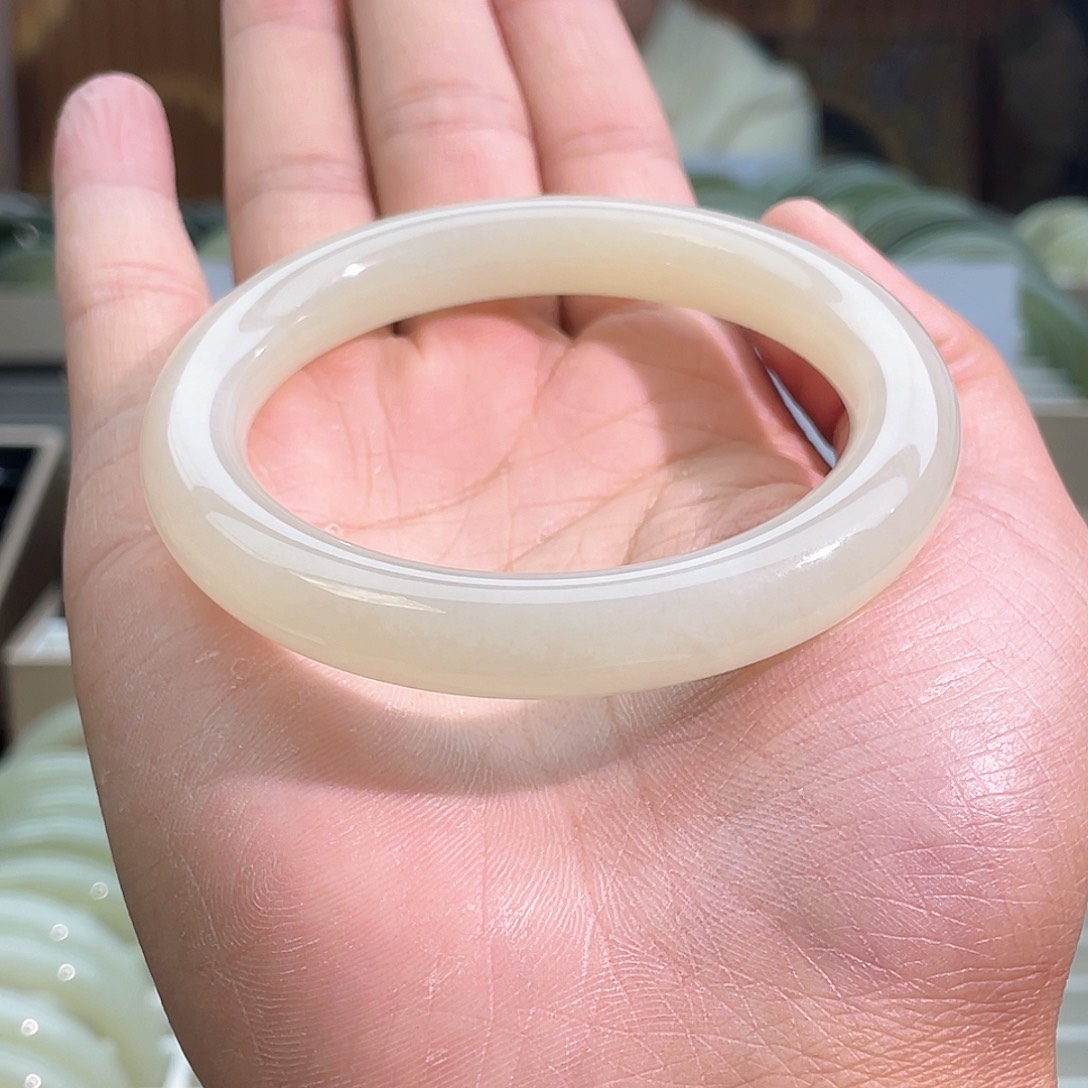 和田玉未镶嵌手镯娜*圆