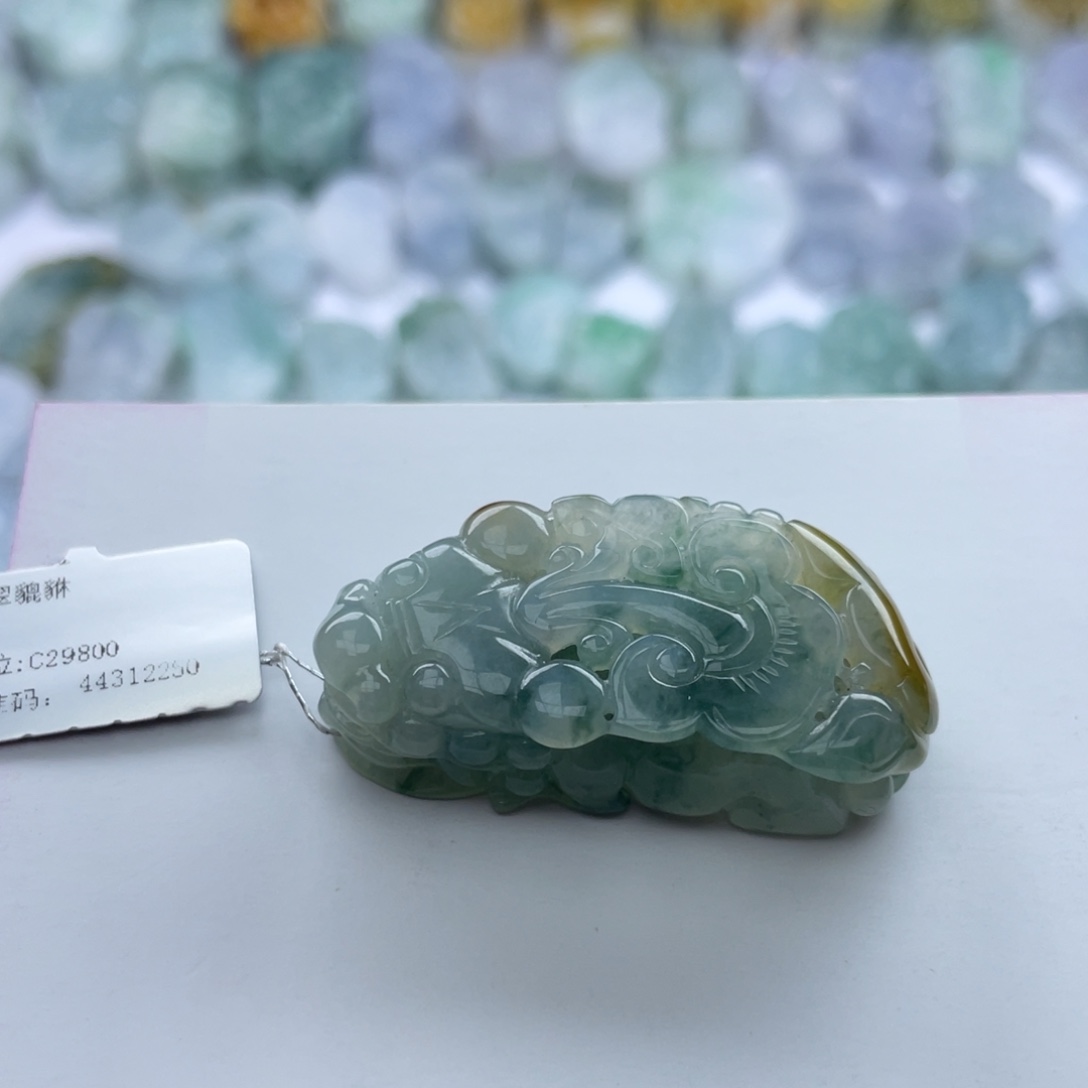 翡翠颈饰未镶嵌貔貅