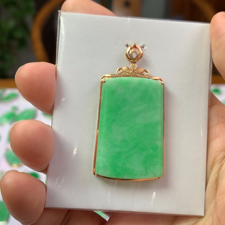 米***a翡翠18K金镶嵌颈饰翡翠吊坠