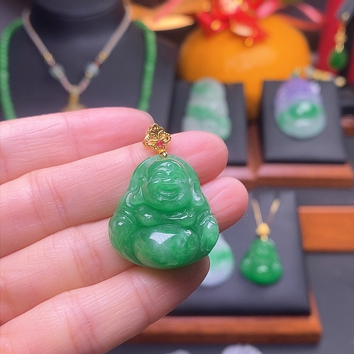 翡翠颈饰未镶嵌佛