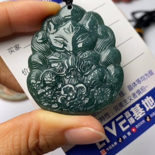 翡翠颈饰未镶嵌翡翠