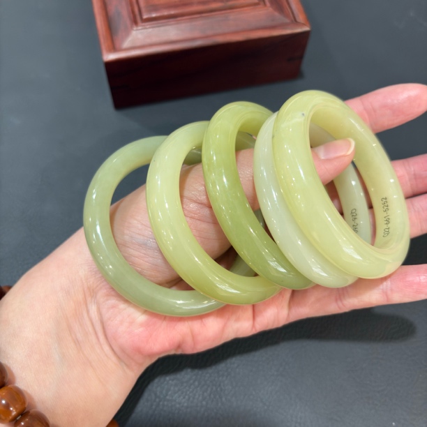 新疆若羌黄口料手镯送礼物新中式多样性发一