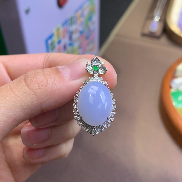 翡翠18K金镶嵌颈饰翡翠