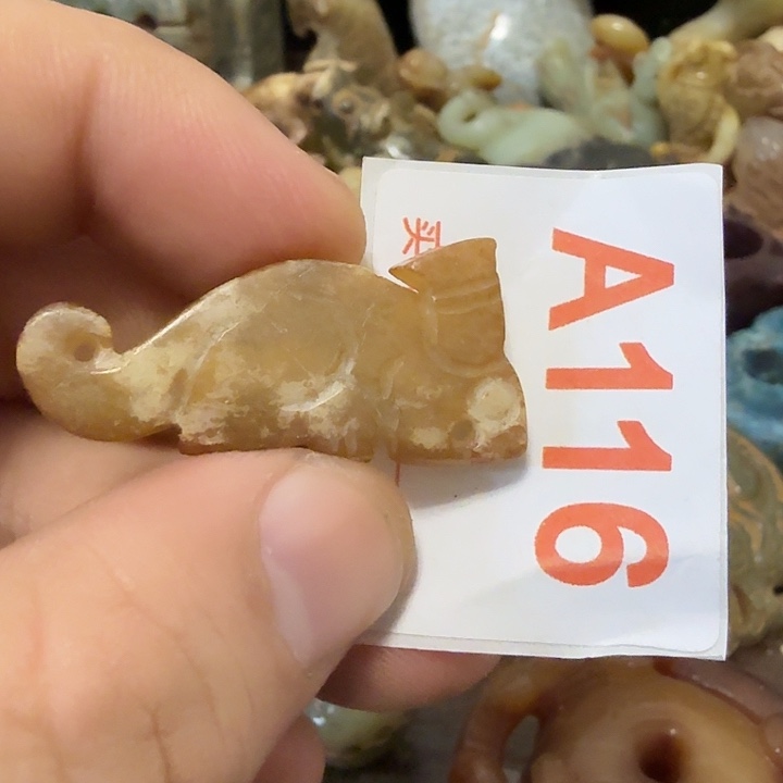 心***蕴和田玉未镶嵌颈饰